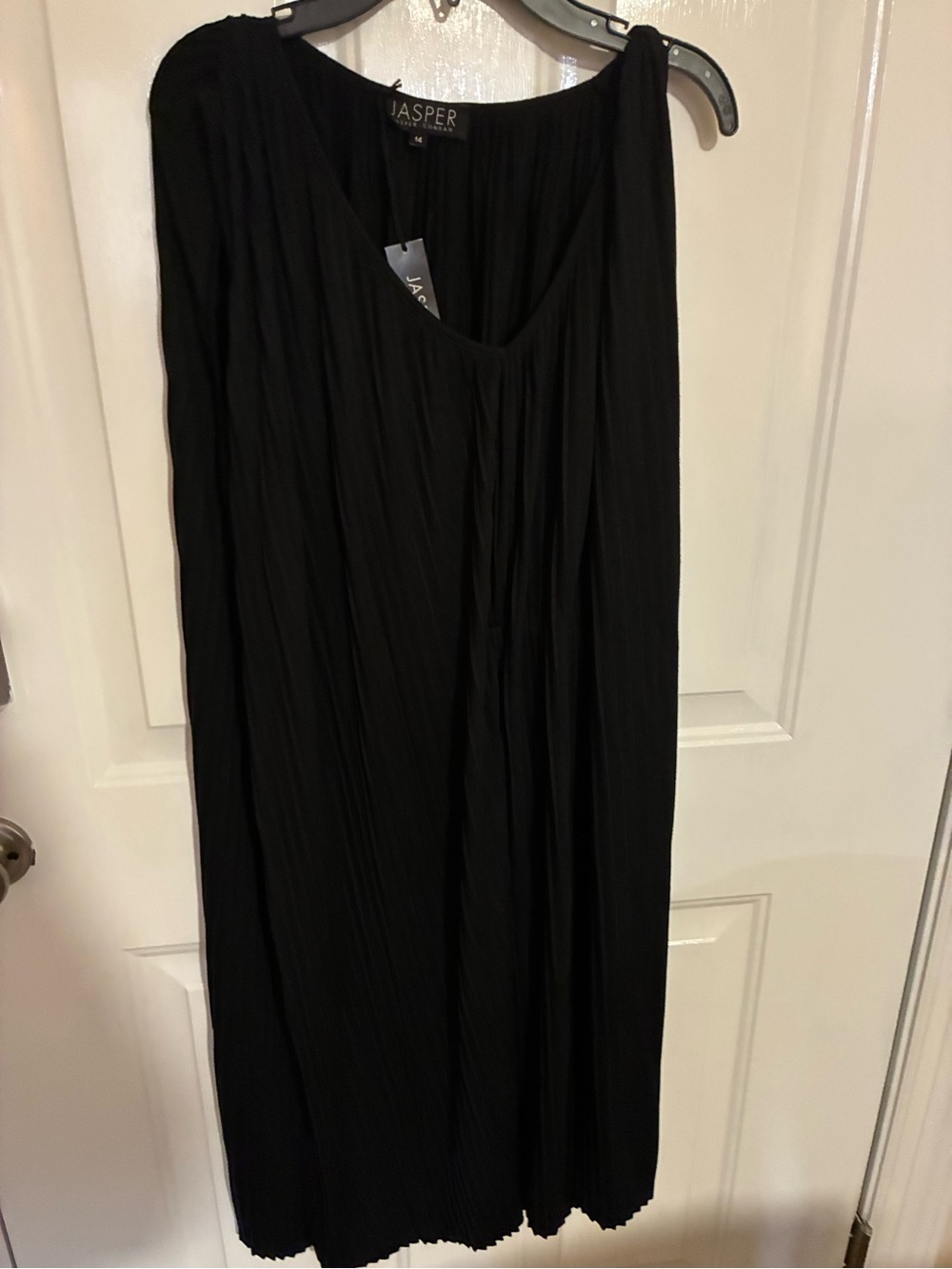 Jasper Black Pleated Sleeveless Maxi Dress - Elegant Scoop Neck